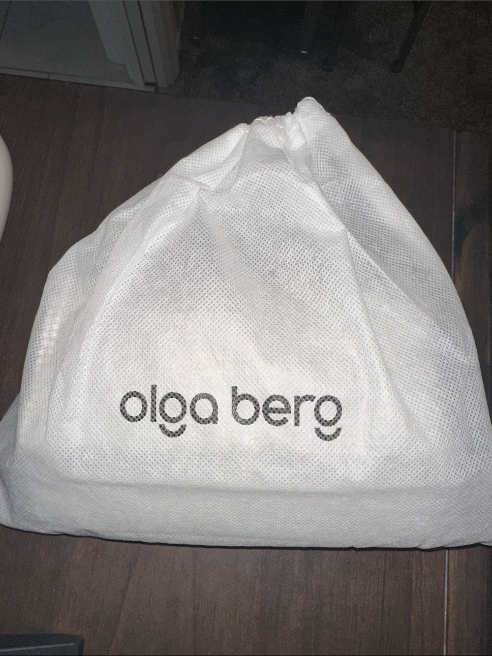 Olga Berg Elegant White Crystal Chain Shoulder Bag pearls and diamond - Picture 3 of 9